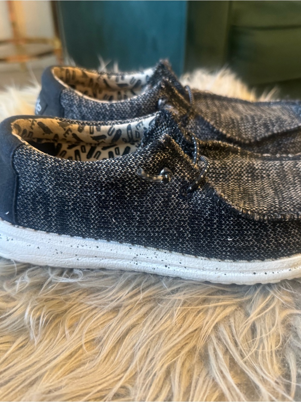 Kids Hey Dude Shoes - Black size 4Y
